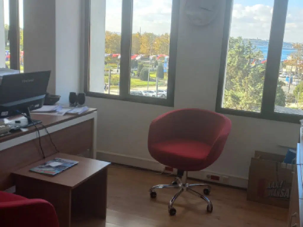 Kadıköy, Caferağa'da Konumlu Büro