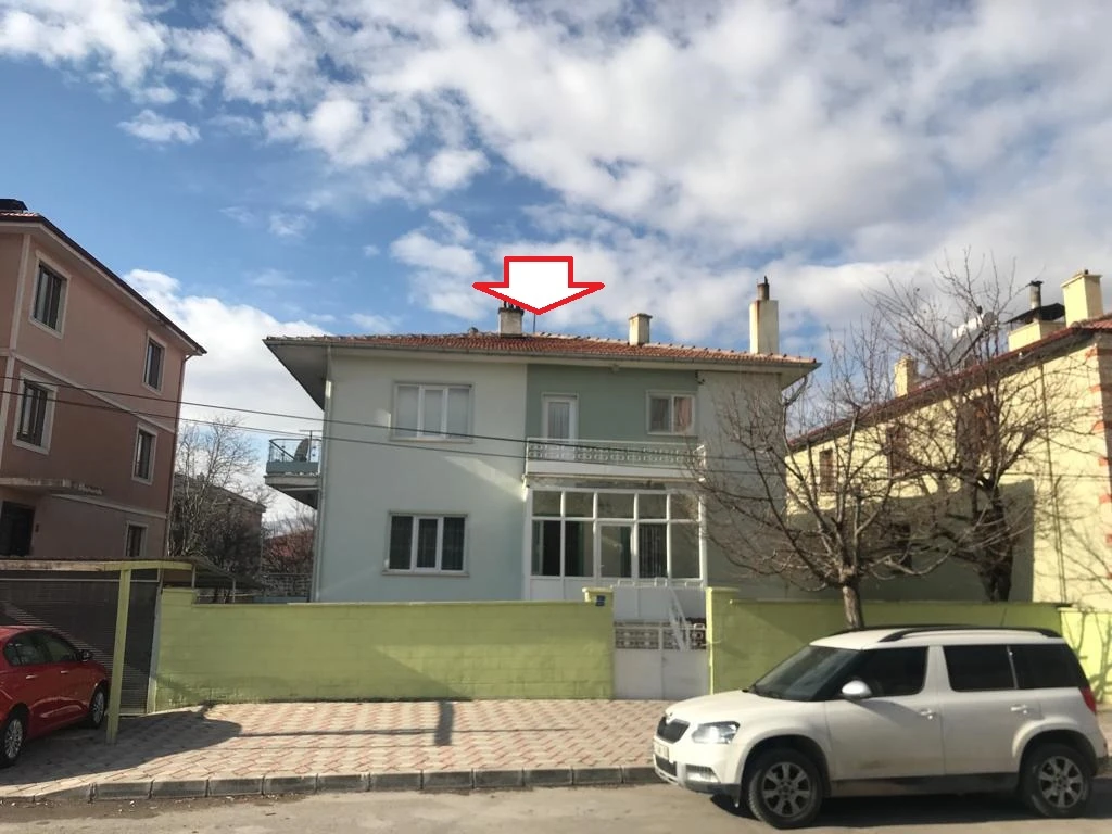 Erzincan Merkez’de Konumlu Üzerinde Mesken Kullanımlı Bina Bulunan Arsa