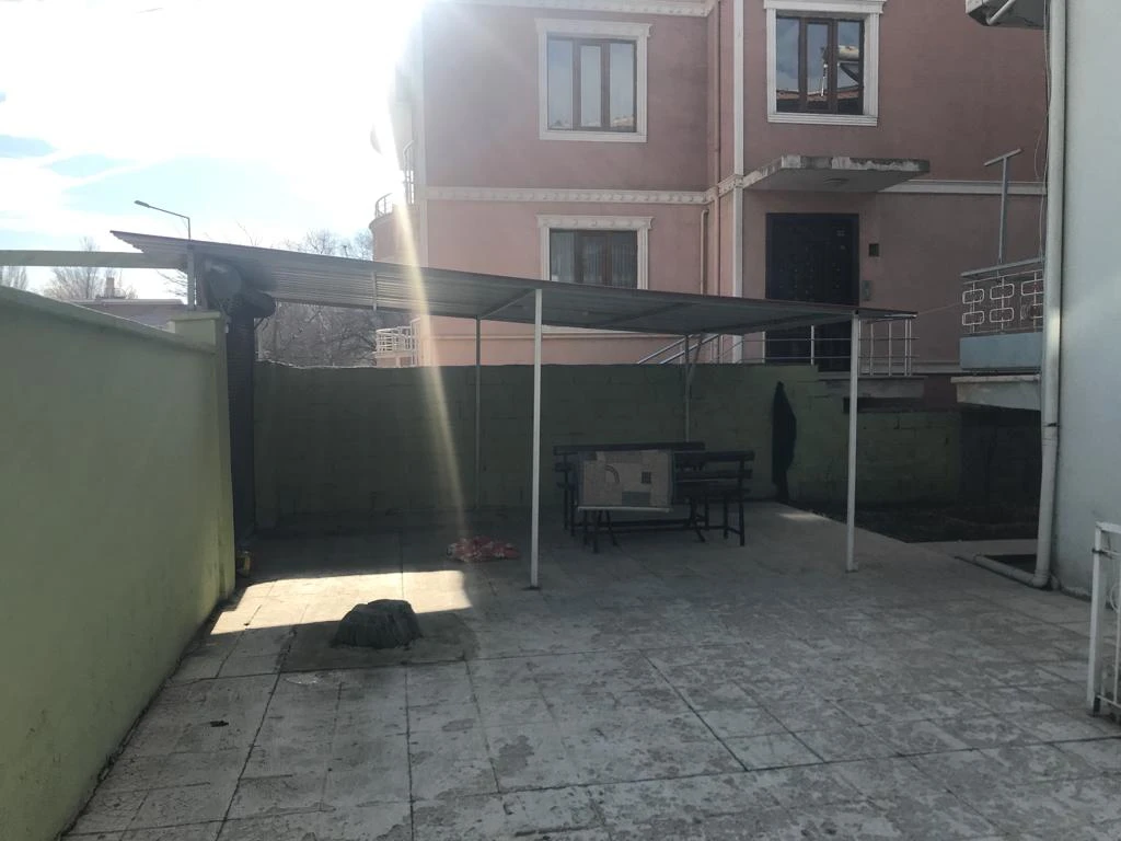 Erzincan Merkez’de Konumlu Üzerinde Mesken Kullanımlı Bina Bulunan Arsa